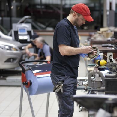 Підлоговий диспенсер Tork Perfomance для матеріалу для протирання в рулонах, червоний/чорний