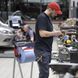 Підлоговий диспенсер Tork Perfomance для матеріалу для протирання в рулонах, червоний/чорний
