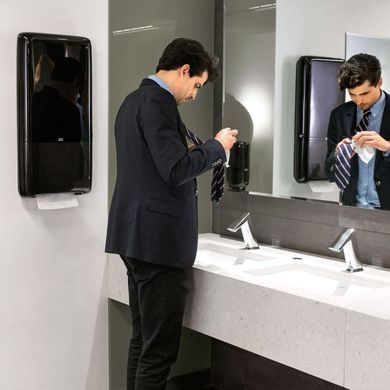 Диспенсер Tork PeakServe Elevation для листових рушників з безперервною подачею, чорний
